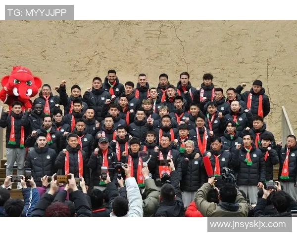 28号足球明星齐聚一堂几支球队同场竞技引发热议