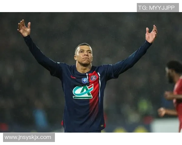 足球明星姆巴佩狂奔赛场展现速度与激情引领足球新潮流 足球明星姆巴佩狂奔赛场展现速度与激情引领足球新潮流